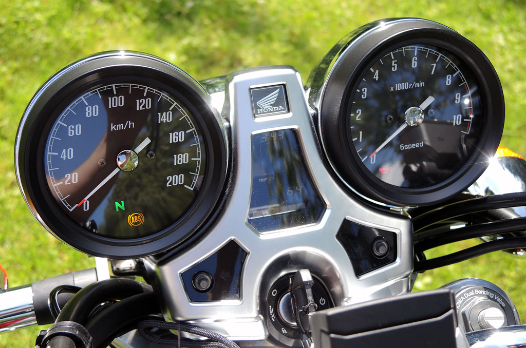 Bildschönes Cockpit der Honda CB 1100 EX