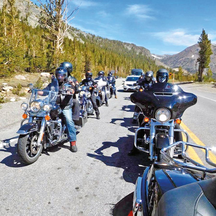 Anke mit einer Harley in den USA - Wildwest-Motorradreisen