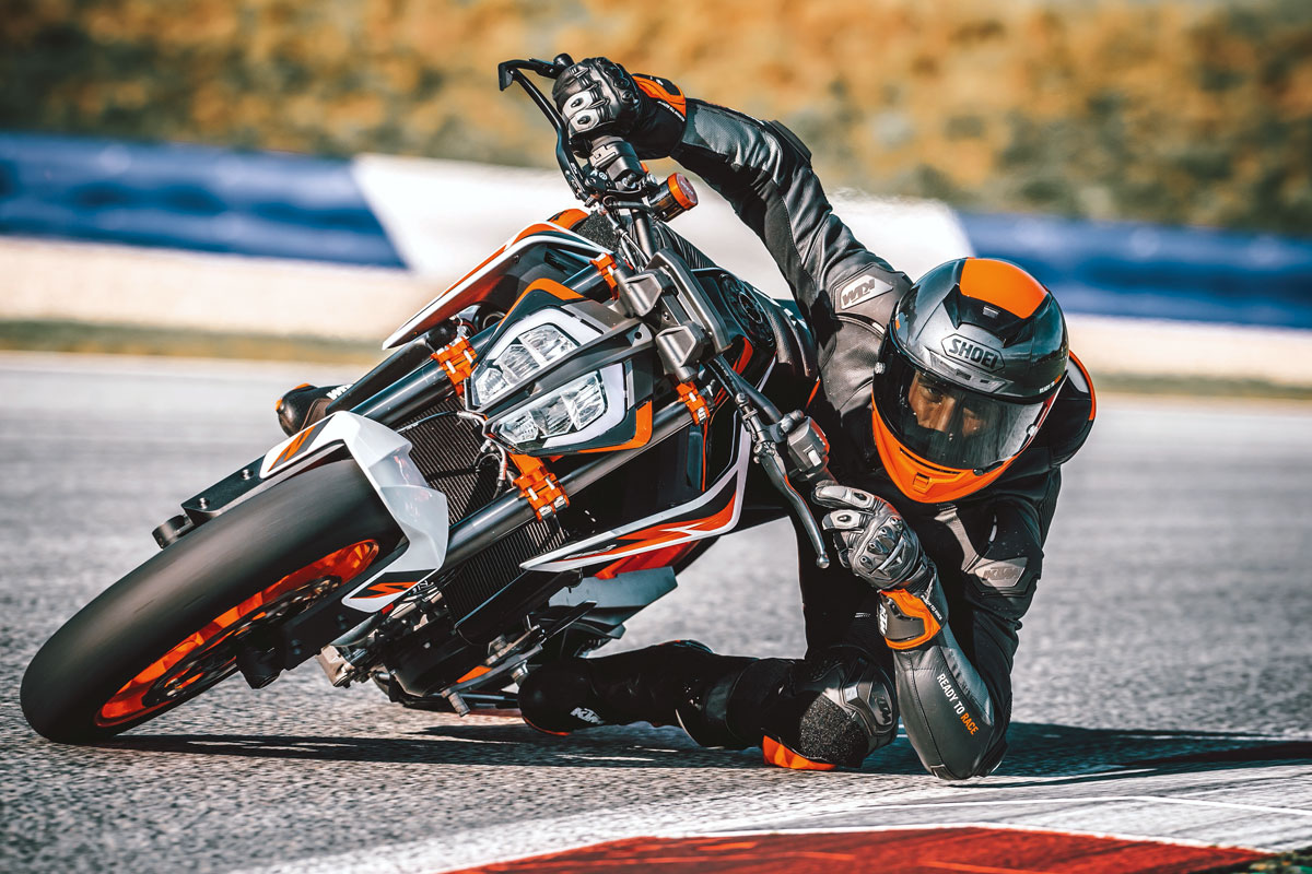 Auf der Rennstrecke - KTM Duke 890 R - Modell 2020 Auf der Rennstrecke - KTM Duke 890 R - Modell 2020