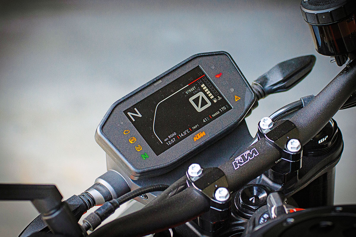 Gut ablesbares TFT-Display - KTM 890 Duke R, Modell 2020 Gut ablesbares TFT-Display - KTM 890 Duke R, Modell 2020