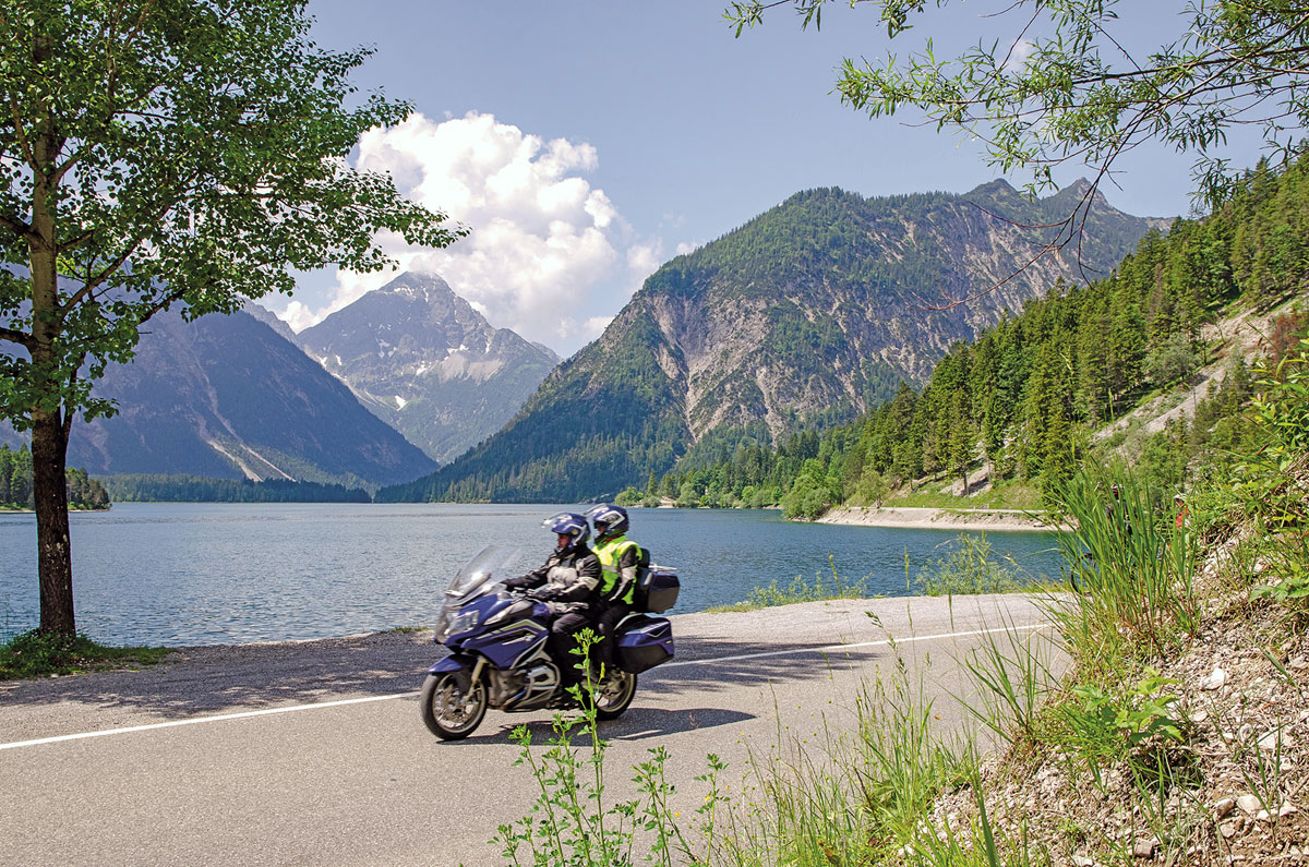 Motorradtour Deutscher Alpenrand - Die Planseestraße am Nordufer Motorradtour Deutscher Alpenrand - Die Planseestraße am Nordufer