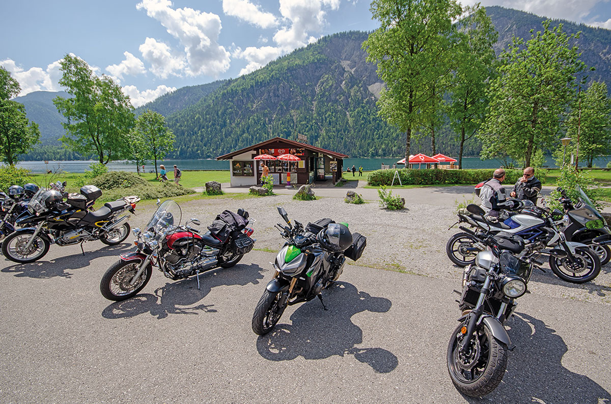 Motorradtour Deutscher Alpenrand - Motorradparkplatz am Plansee Motorradtour Deutscher Alpenrand - Motorradparkplatz am Plansee