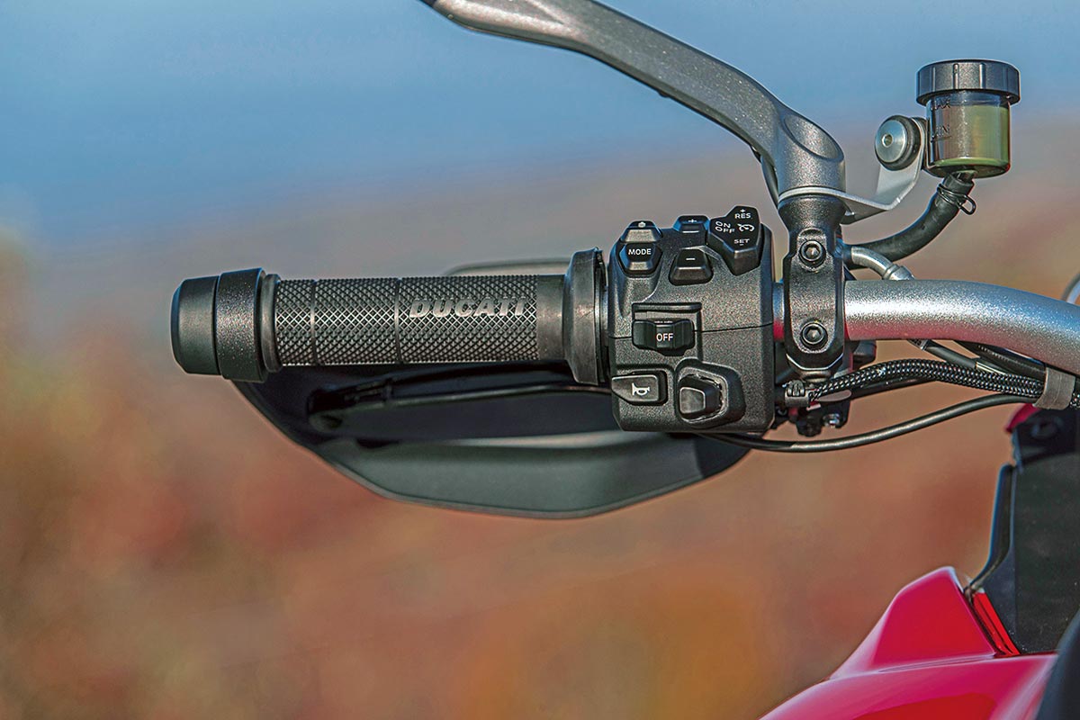 Linke Armatur der Ducati Multistrada V4 S, Modell 2021 Linke Armatur der Ducati Multistrada V4 S, Modell 2021