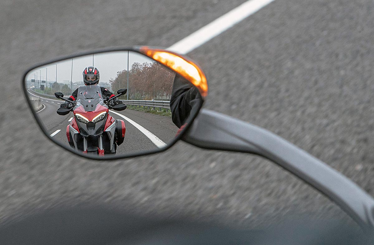 Totwinkelanzeige der Ducati Multistrada V4 S, Modell 2021 Totwinkelanzeige der Ducati Multistrada V4 S, Modell 2021