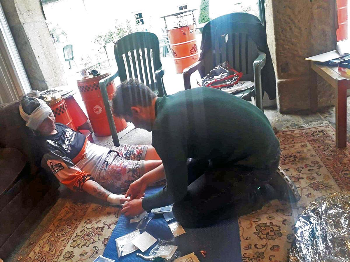 Judith vom Bikerhof als „Unfallopfer“ Judith vom Bikerhof als „Unfallopfer“