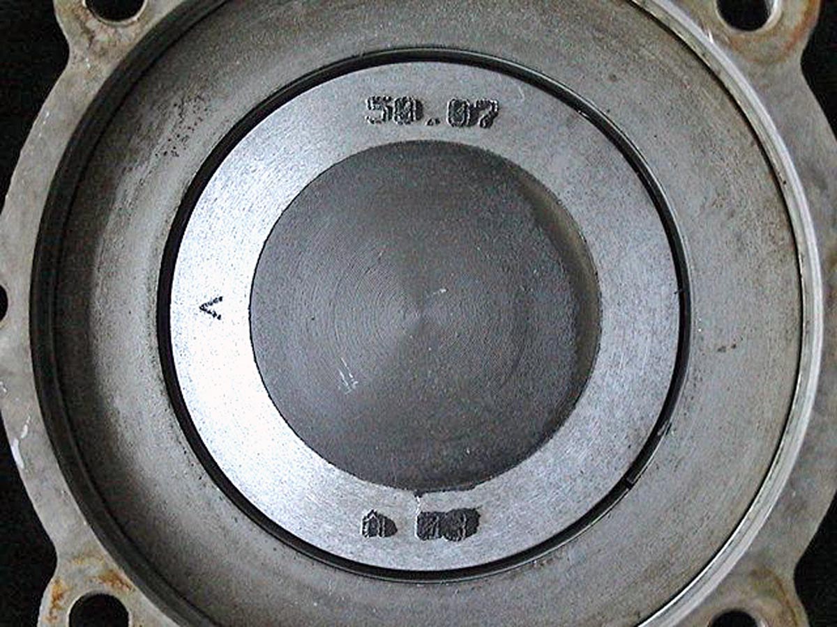 Mozzi-Kolben mit Titaneinsatz