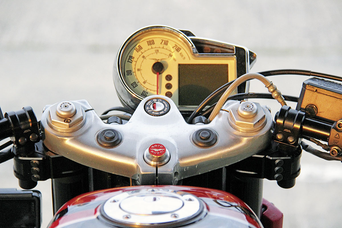 Cockpit des Moto Guzzi Bellagio Cafe Racer