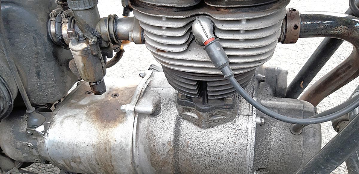 Der BMW R 27 Motor schlägt sich tapfer mit seinen 18 PS