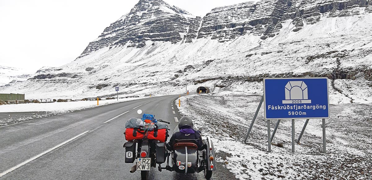 Motorradreise Island mit BMW R27 Gespann