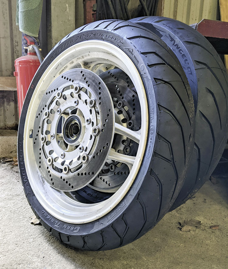 Pirelli Angel GT für Triumph Daytona