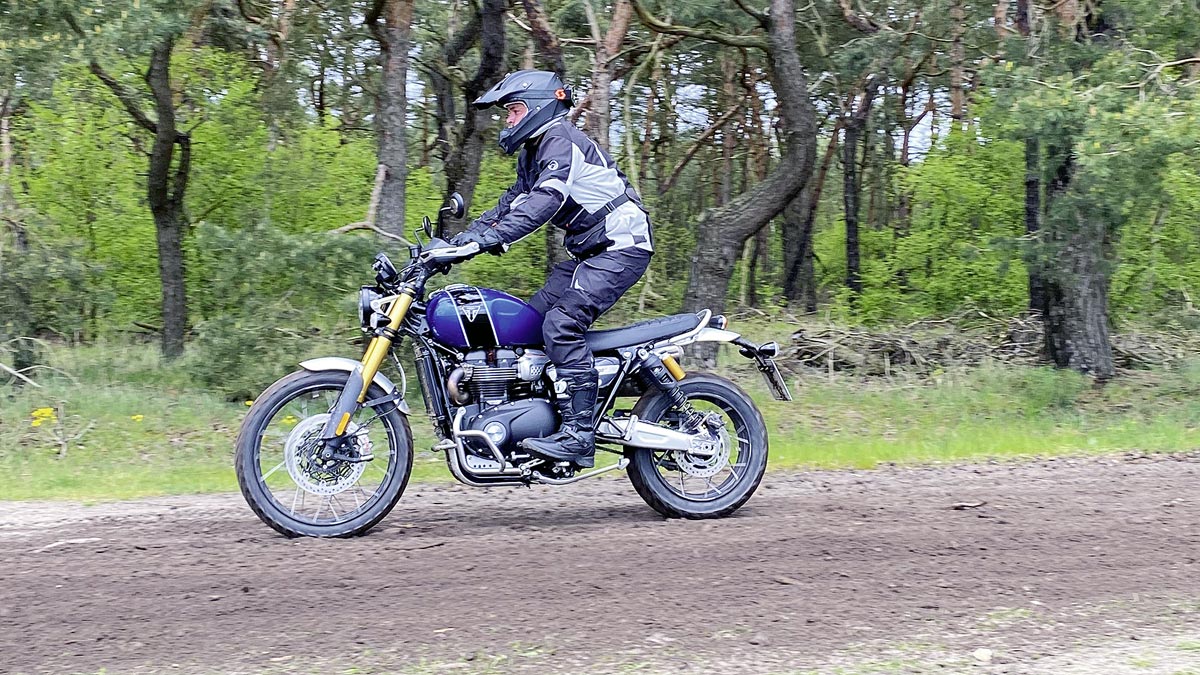 Bremsübungen - ADAC Adventure-Bike-Training