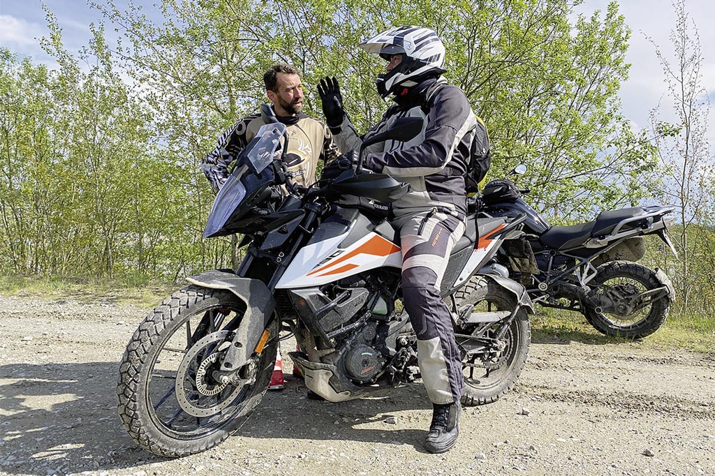 Instruktor Roman klärt alle Fragen