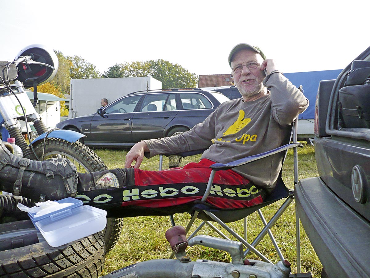 Entspannt: Bultaco-Opa Henning Entspannt: Bultaco-Opa Henning