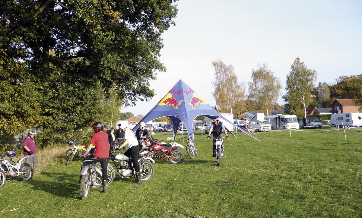 Alles locker im Classic Trial Fahrerlager … Alles locker im Classic Trial Fahrerlager …