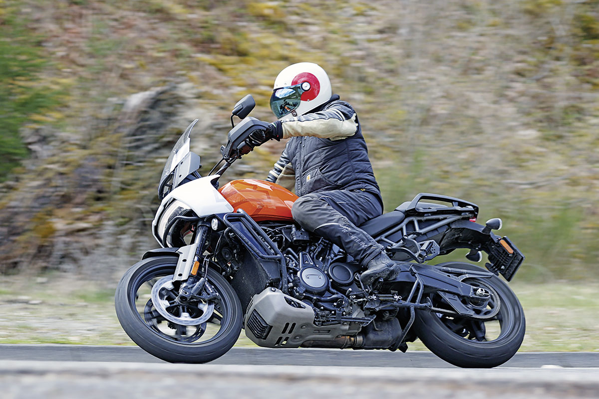 Harley-Davidson Pan America auf der Landstraße