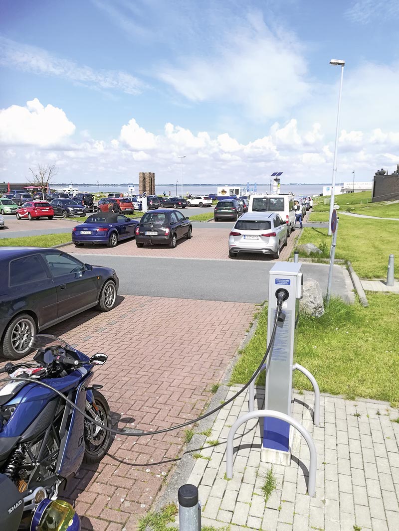 Ladesäule = Badesäule in Dangast Ladesäule = Badesäule in Dangast