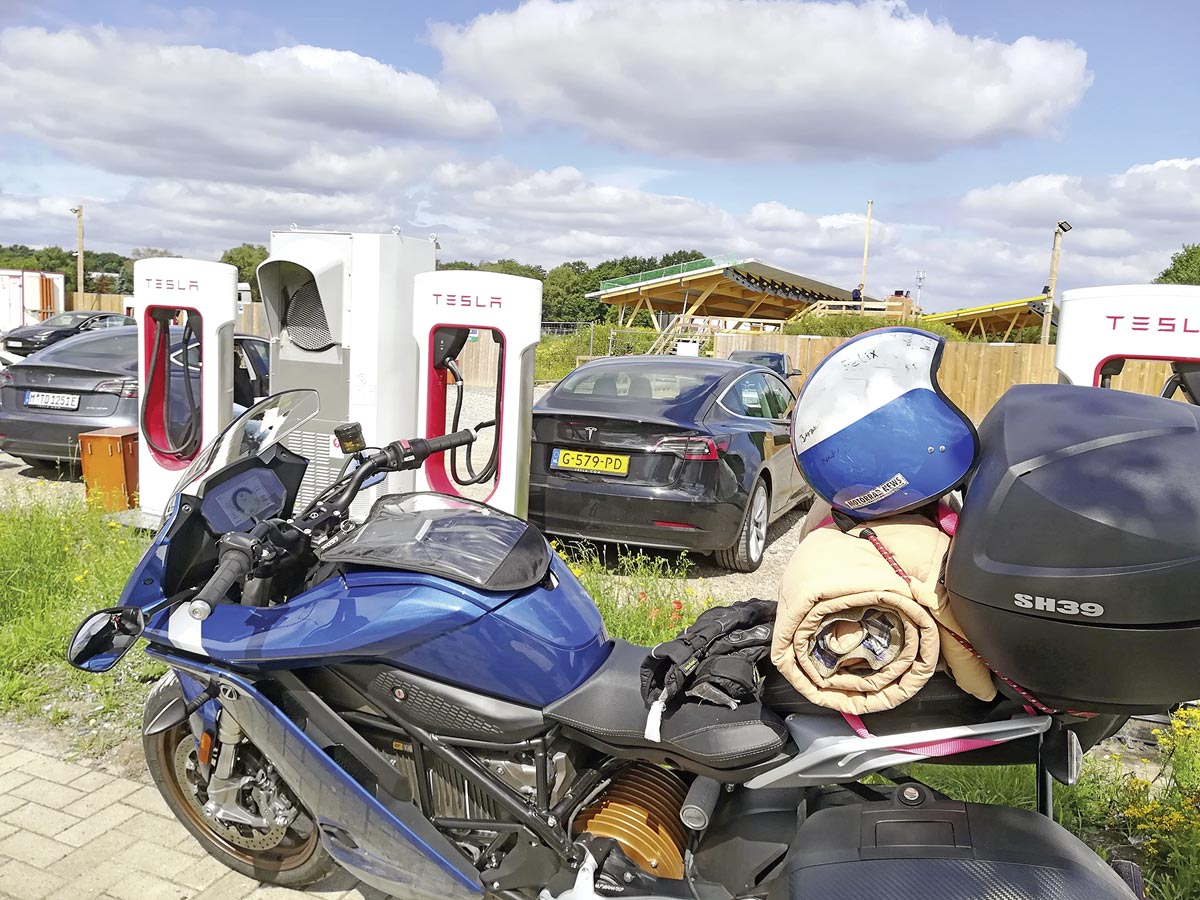 Tesla only - Schade, das Ladenetz ist exklusiv Tesla only - Schade, das Ladenetz ist exklusiv