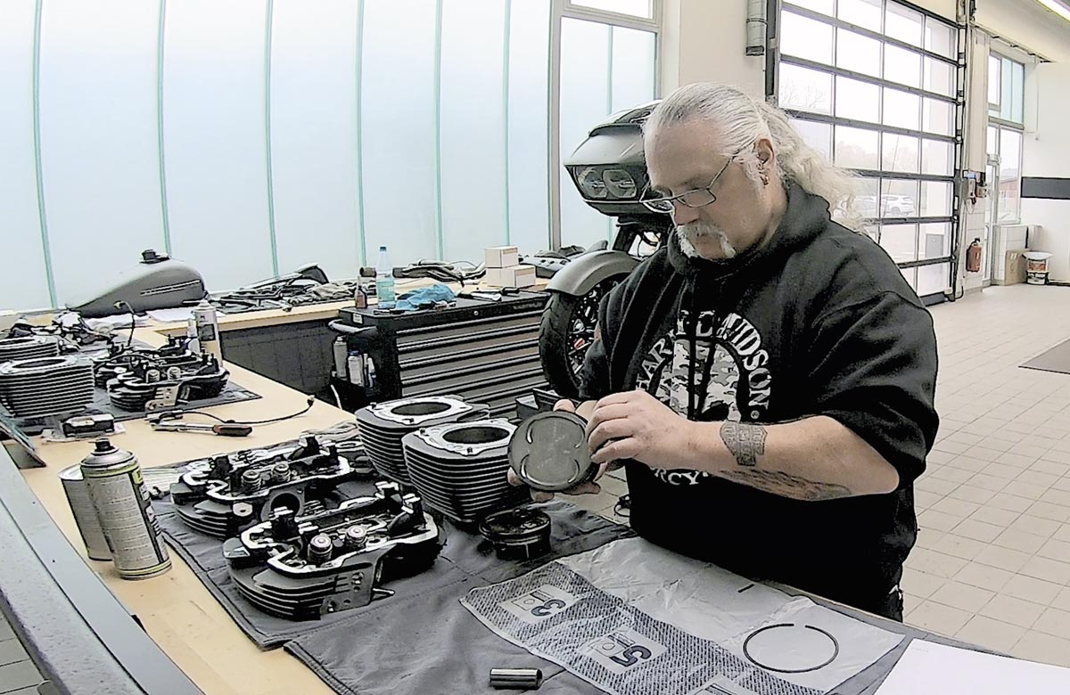 Dirk legt Hand an - Harley-Davidson Road Glide mit 131 CUI Stage IV Kit