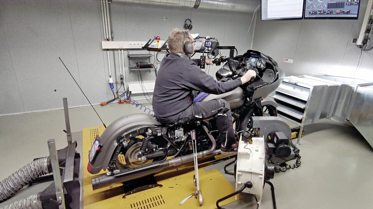 Marco bei der Feinabstimmung - Harley-Davidson Road Glide mit 131 CUI Stage IV Kit