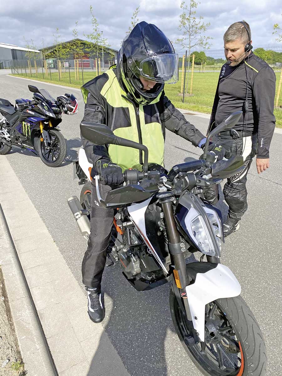 Erste Fahrübungen für den A1 Erste Fahrübungen für den A1