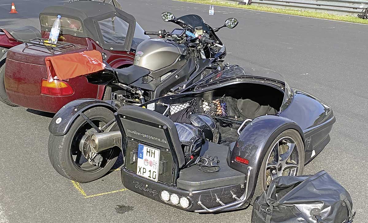 Das Arbeitsgerät: BMW S1000RR mit Sauer Race Wing 