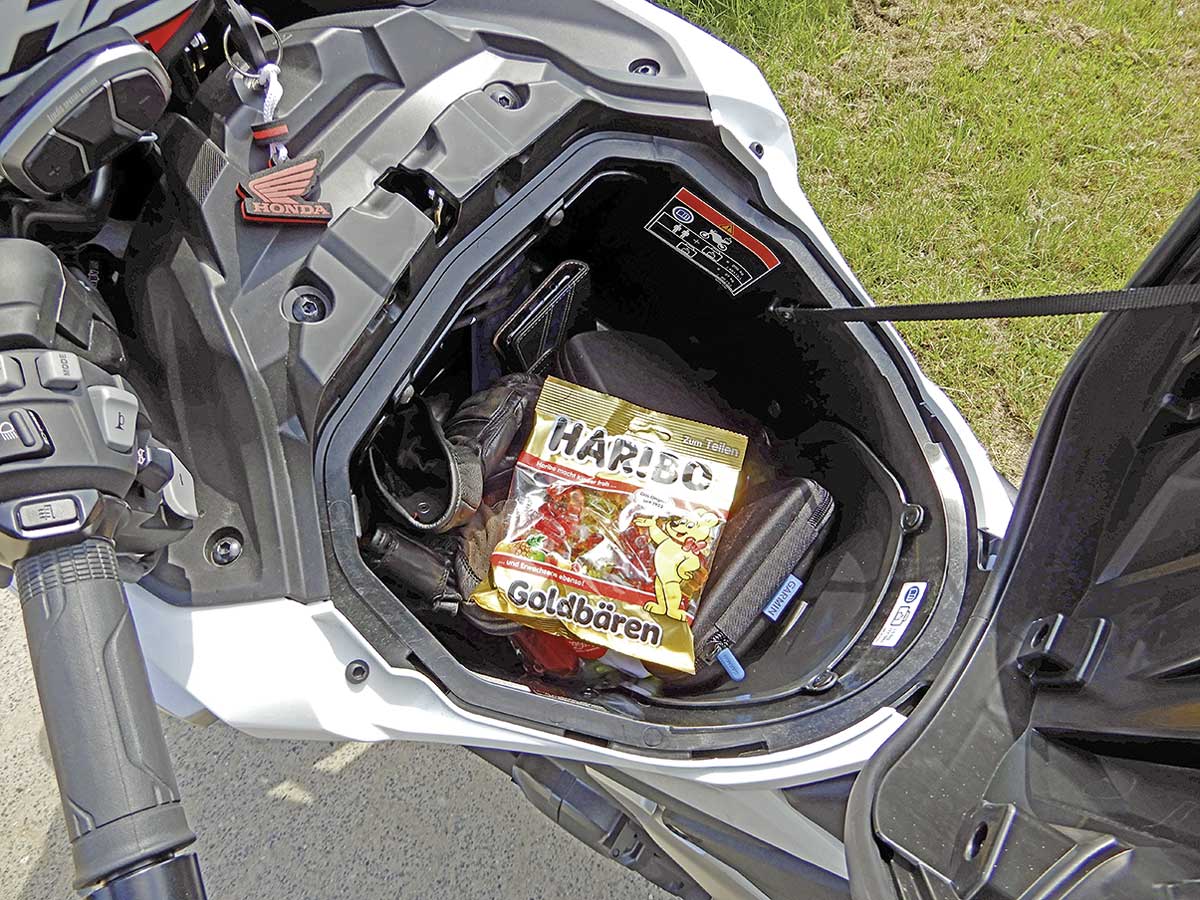 Honda nC 750 X - Praktisches Staufach Honda nC 750 X - Praktisches Staufach