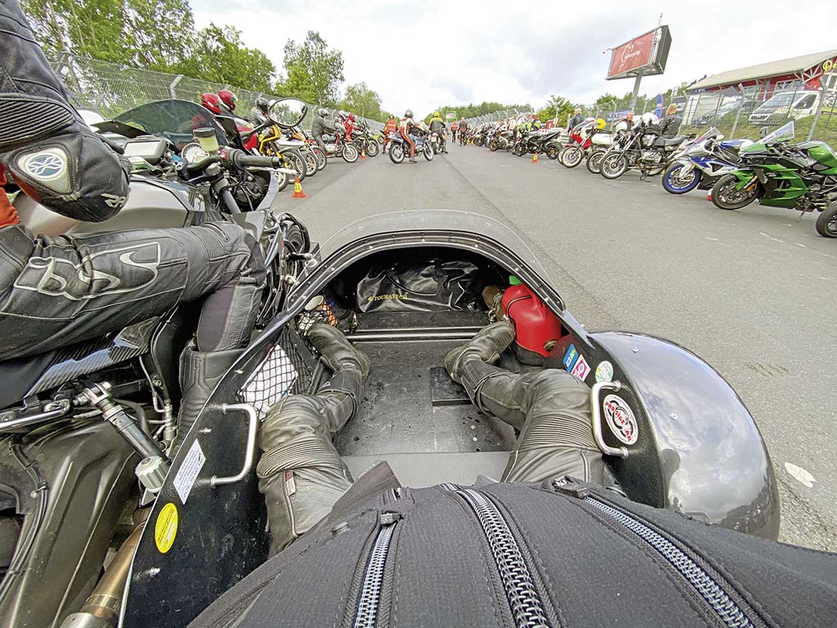 Sportgerät - kein Komfort im Sauer-Beiwagen 