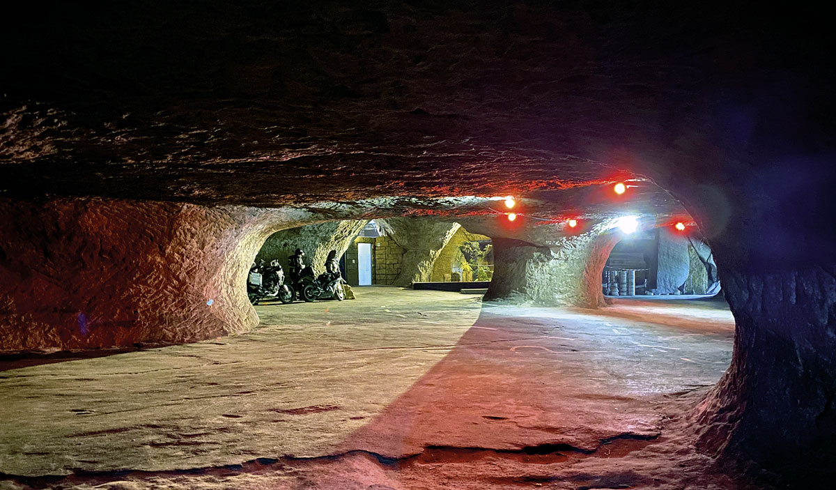 Pekelné Dolny, die Bikerhöhle