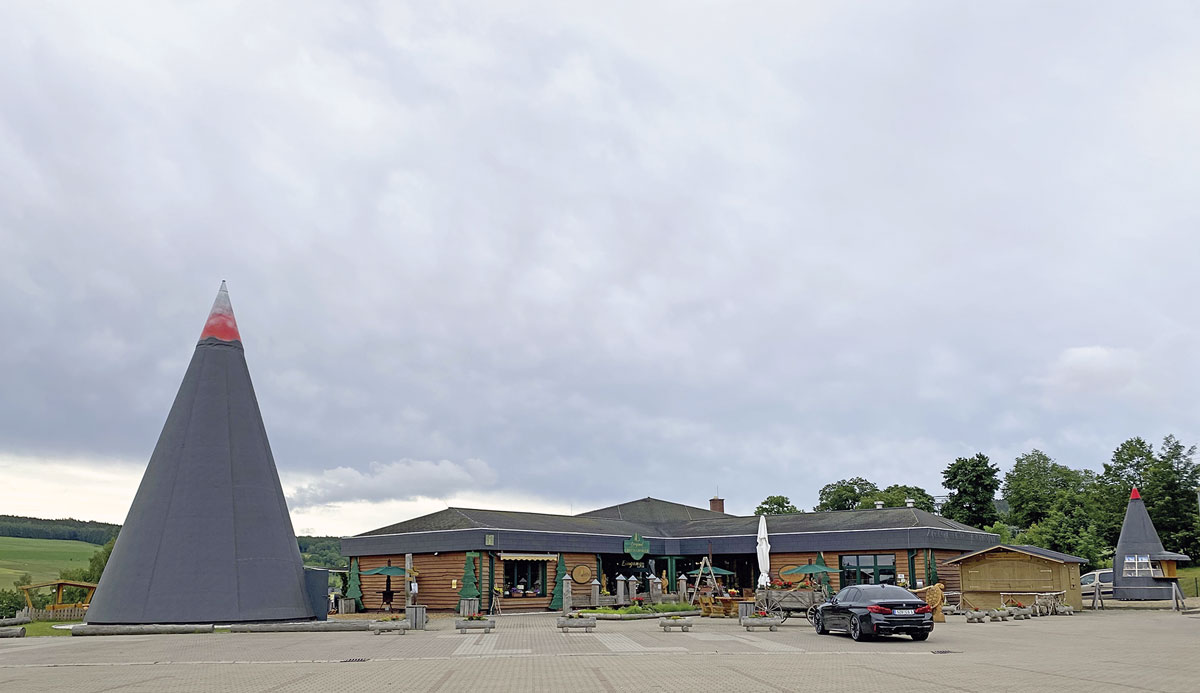 Riesige Räucherkegel im Erzgebirge