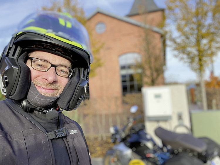 Buntes Laub und Herbstsonne genießen Buntes Laub und Herbstsonne genießen