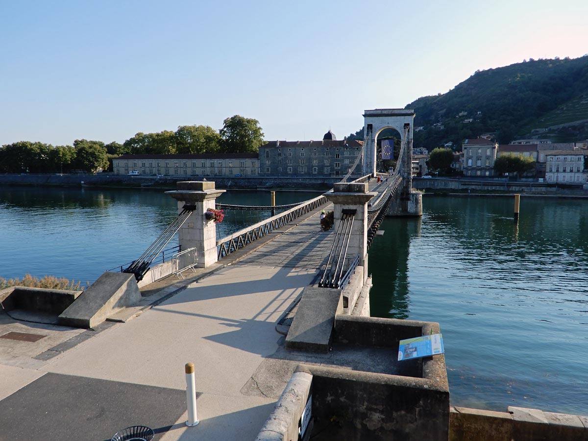 Die Passerelle Marc Seguin über die Rhone