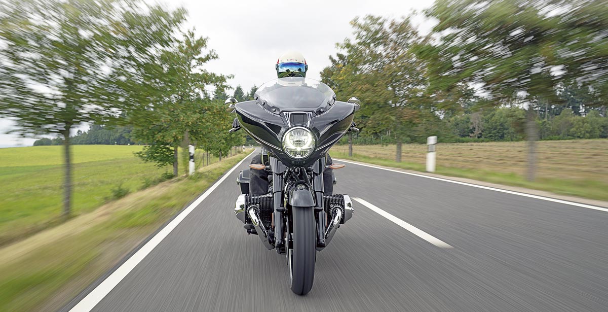 Von vorne wirkt die BMW R 18 B gar nicht mal so groß Von vorne wirkt die BMW R 18 B gar nicht mal so groß