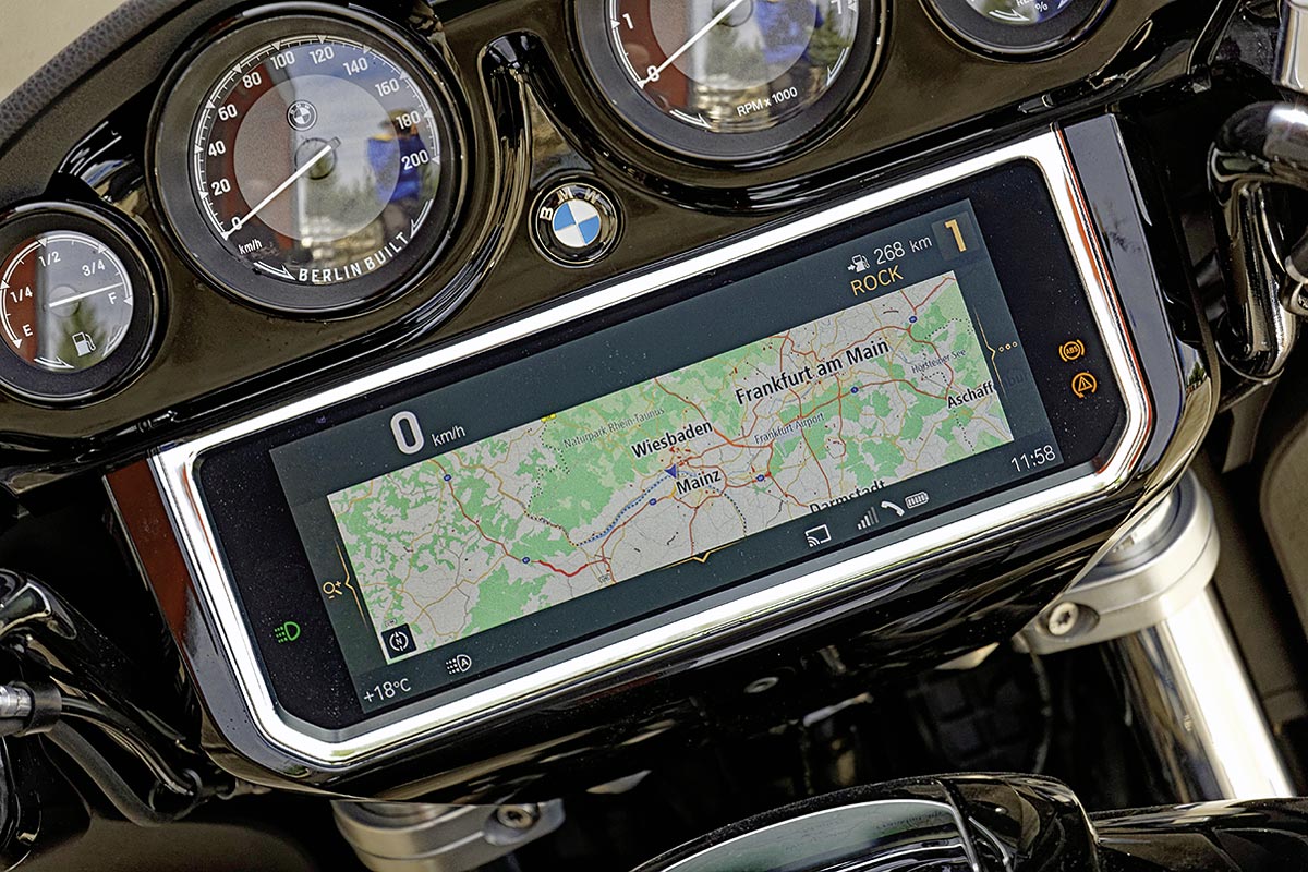 BMW R 18 B TFT dient auch als Navi BMW R 18 B TFT dient auch als Navi