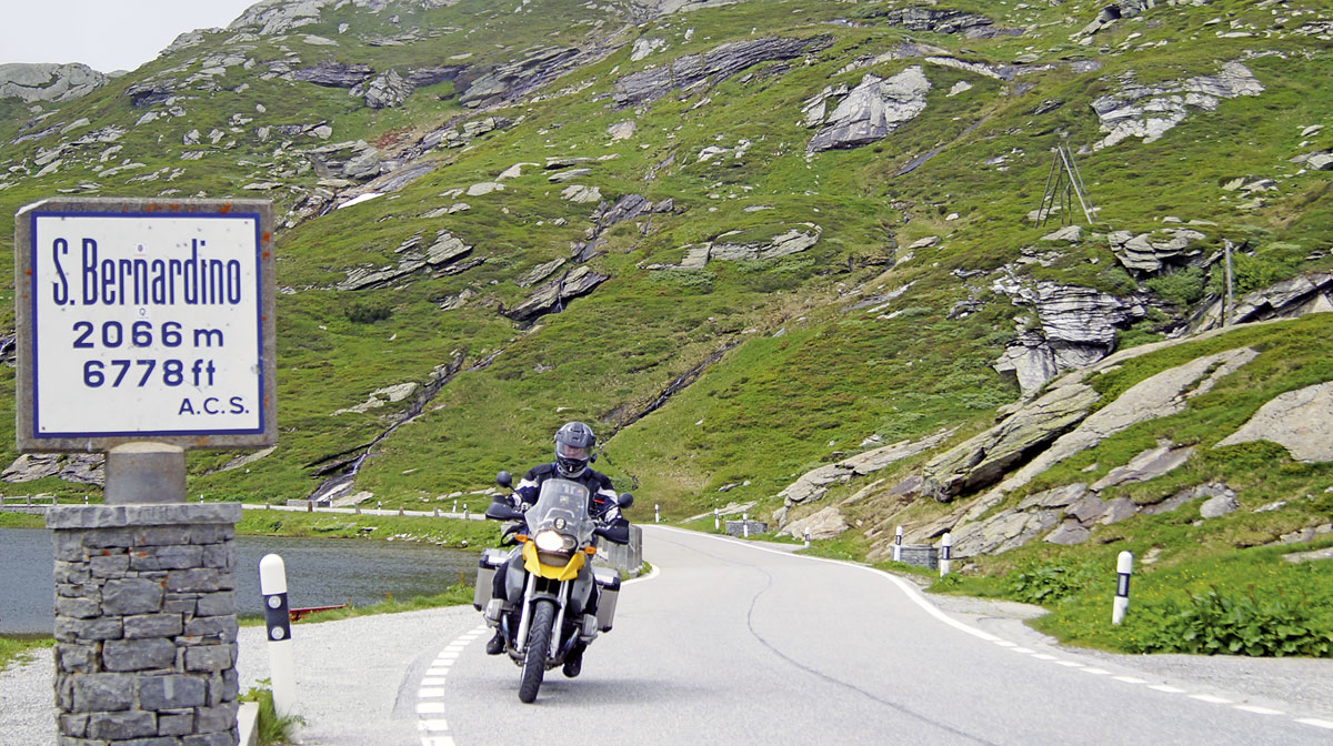 Auffahrt zum St. Bernadino Auffahrt zum St. Bernadino