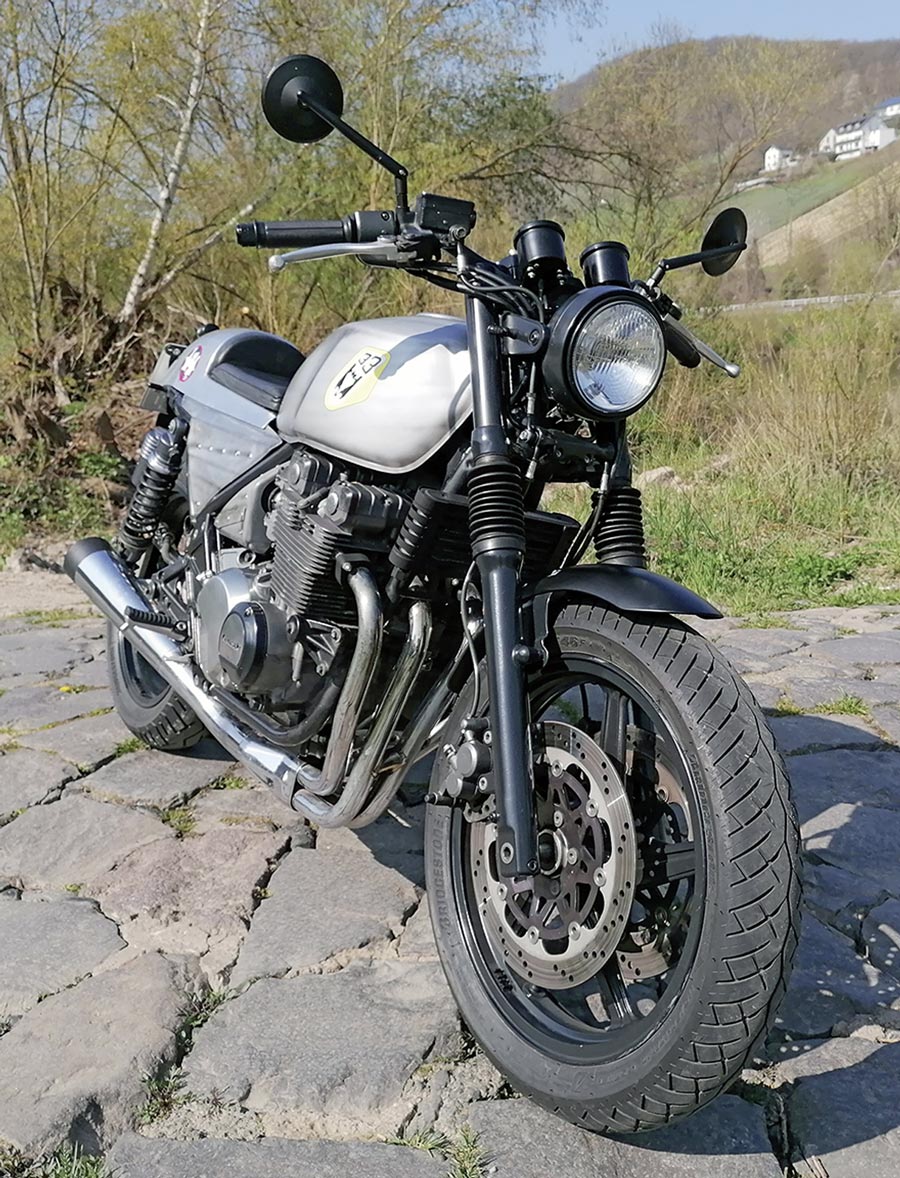 Kawasaki Zephyr 550 Cafe Racer