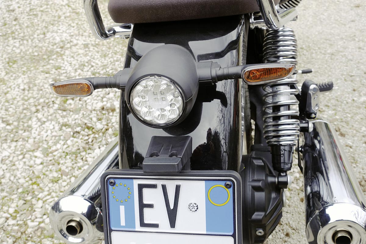 Moto Guzzi V7 mit LED Rückleuchten Moto Guzzi V7 mit LED Rückleuchten