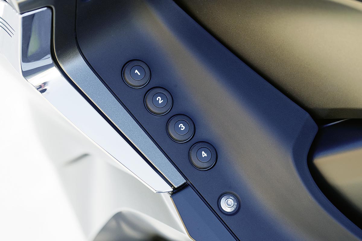 BMW K 1600 B - Frei belegbare Zusatztaster BMW K 1600 B - Frei belegbare Zusatztaster