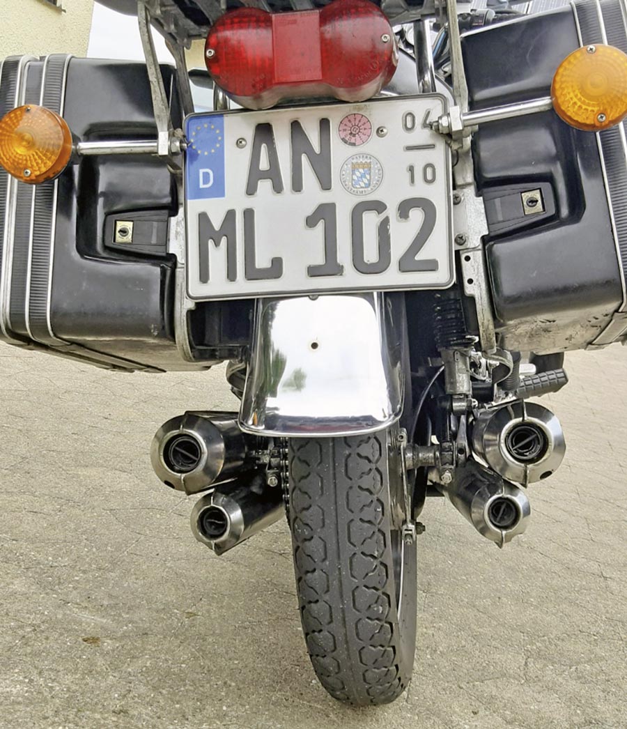 Suzuki GT 750 Wasserbüffel - Unikum: 3 Zylinder 4 Auspuffrohre