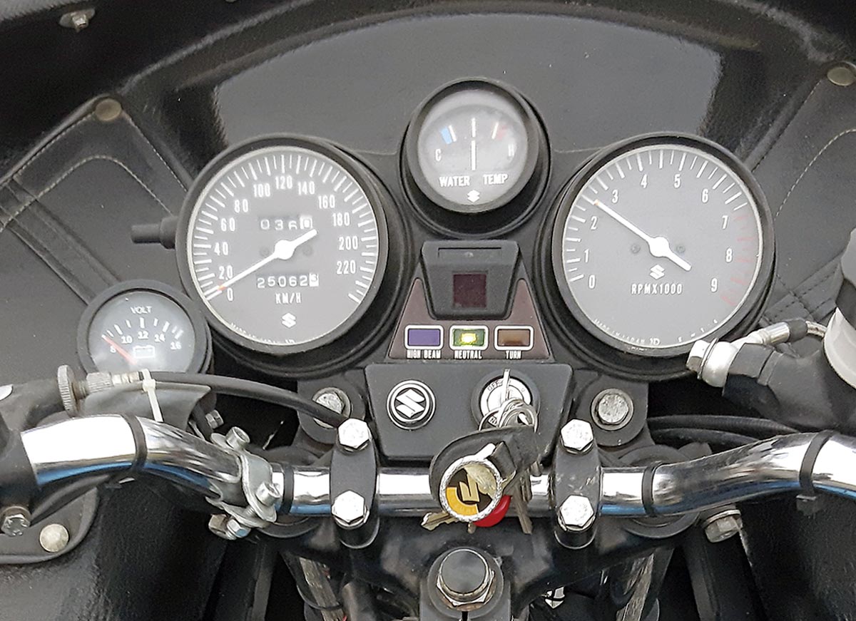 Suzuki GT 750 Cockpit