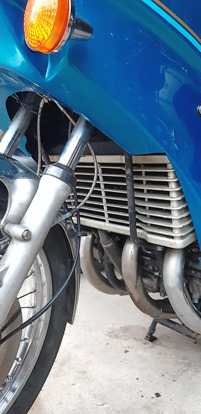 Großer Wasserkühler an der Suzuki GT 750 Wasserbüffel