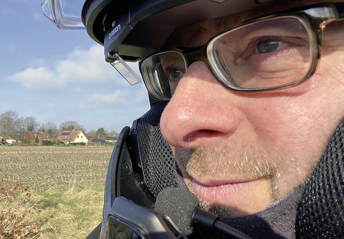 Der kleine "Bildschirm" lässt sich bei Nicht-Bedarf wegklappen