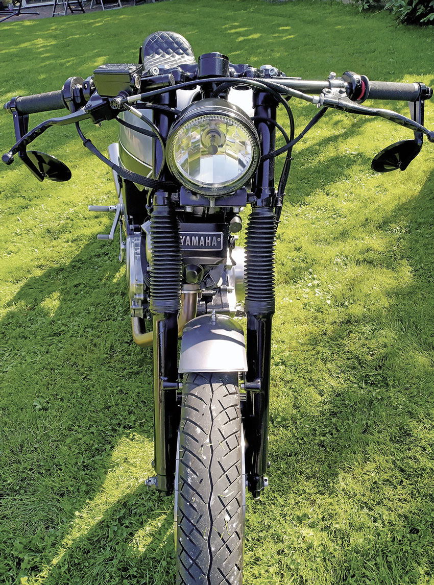 Yamaha XV 920 Café Front Yamaha XV 920 Café Front