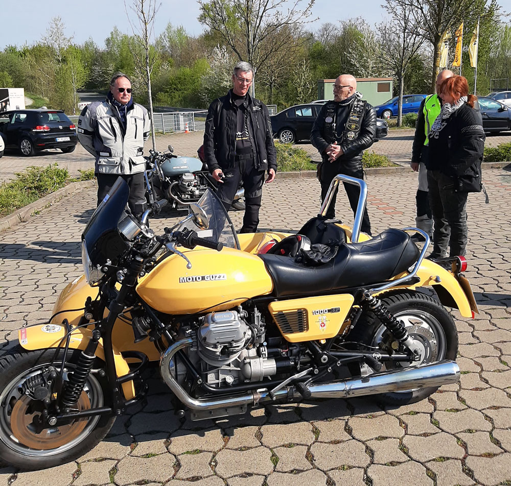 Fachsimpelei auf dem Parkplatz