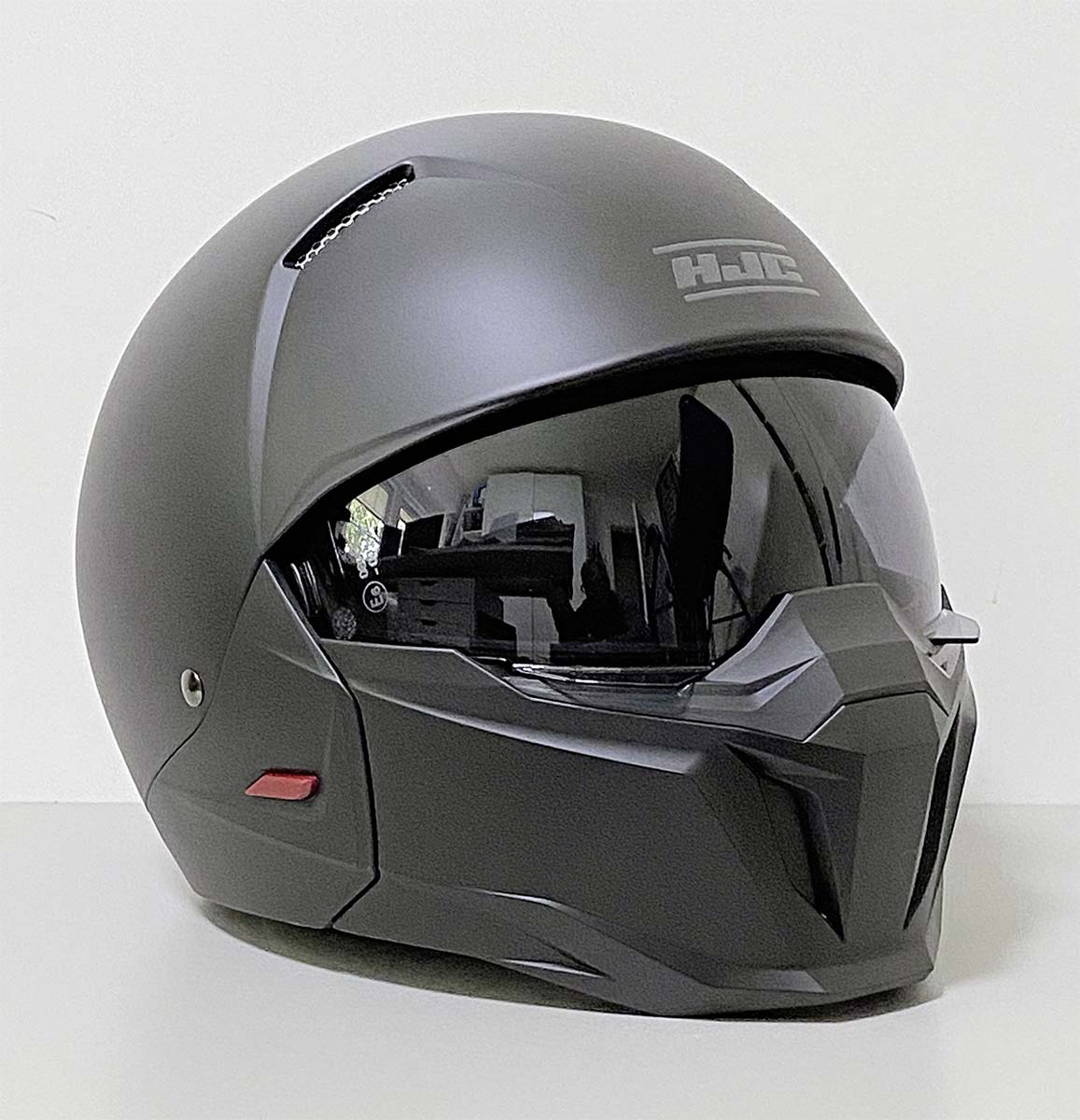 HJC i20 ab Werk mit dunklem Visier