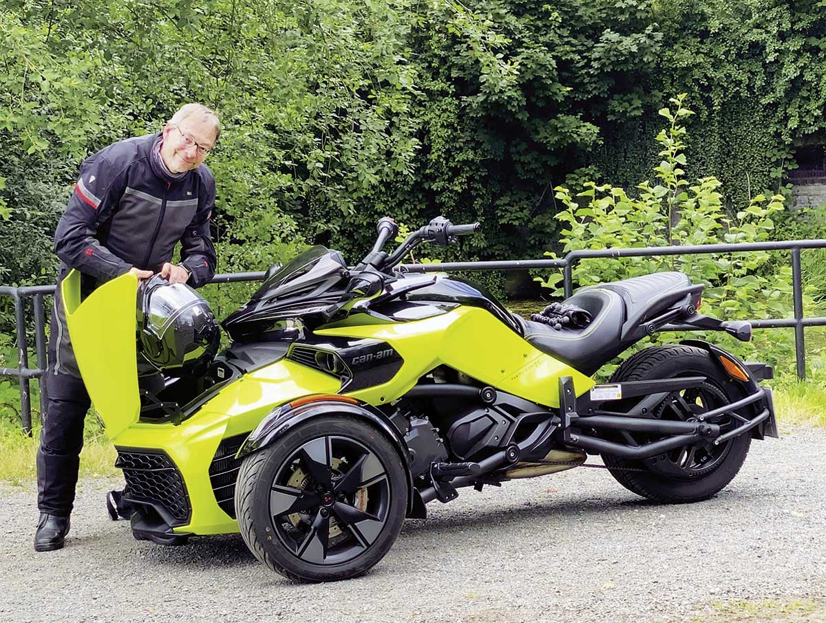 Der 24 Liter Kofferraum fasst einen Integralhelm Der 24 Liter Kofferraum fasst einen Integralhelm