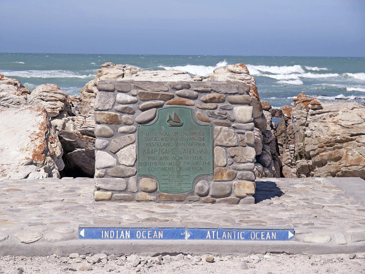 Cape Agulhas - links ist das Wasser etwas wärmer …