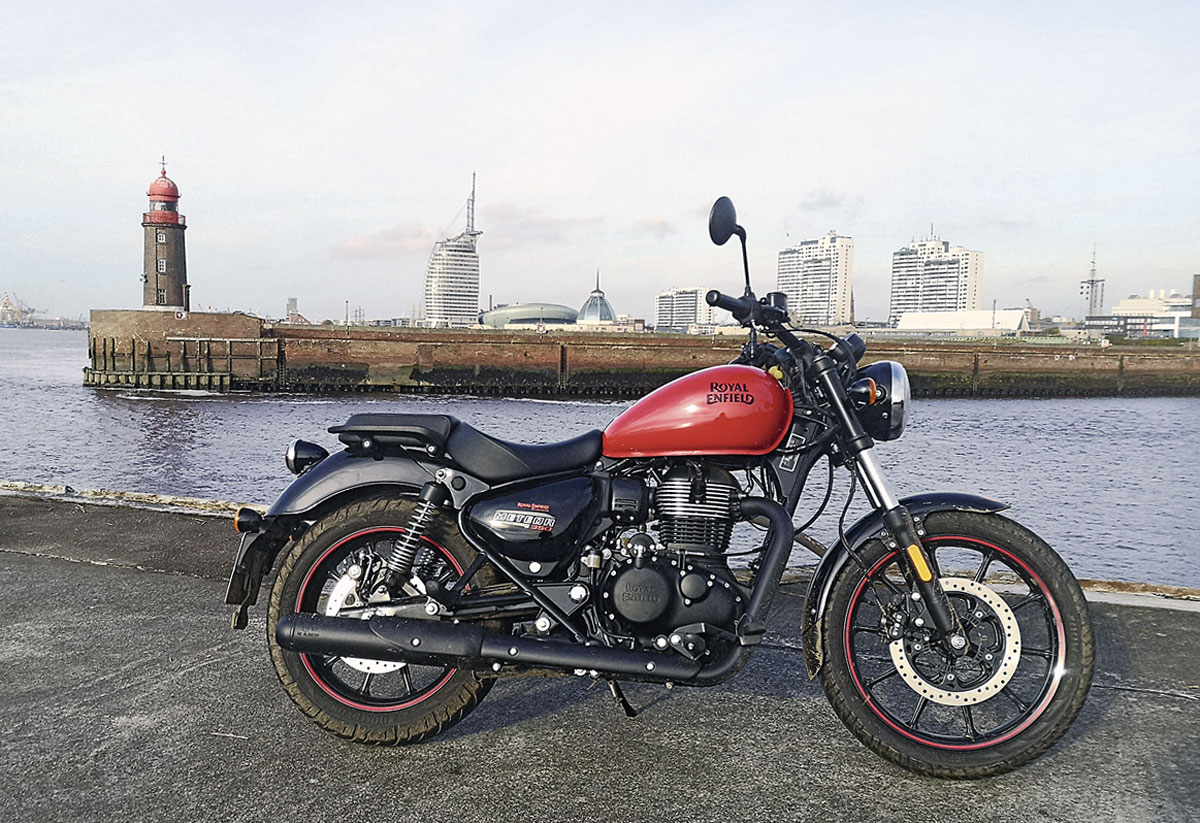 Historisches Foto - da steht der Leuchtturm in Bremerhaven noch (gerade so)