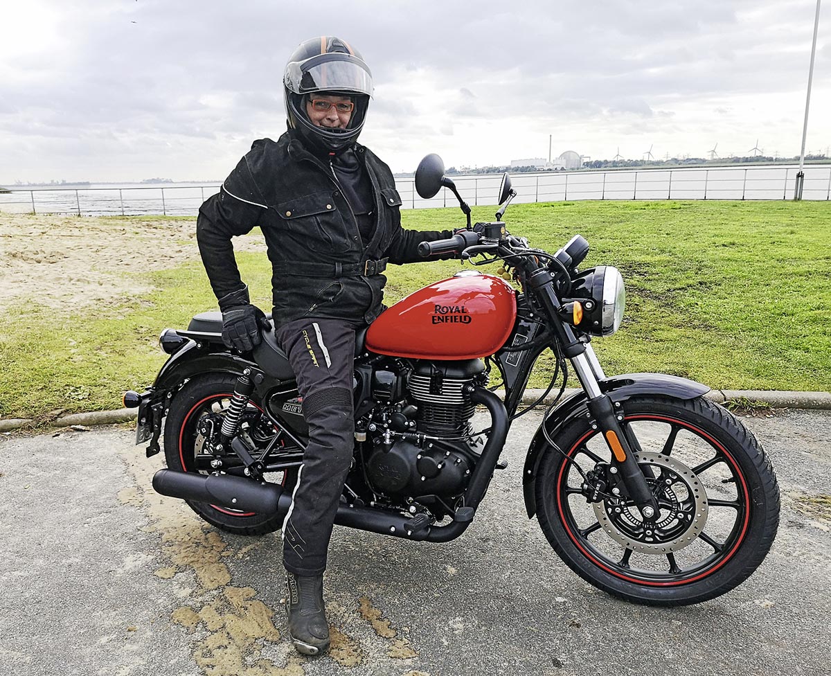 Royal Enfield Meteor 350 Fireball, rot
