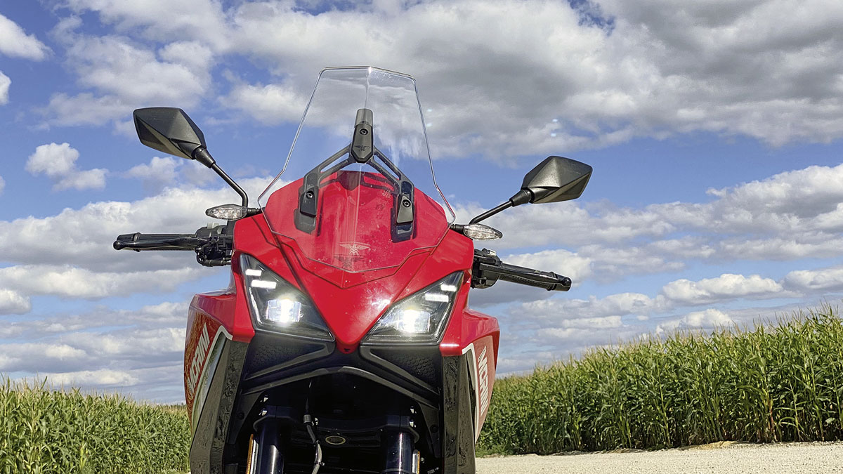 Tagfahr- und (optional schaltbar) Abblendlicht Tagfahr- (und optional schaltbar) Abblendlicht