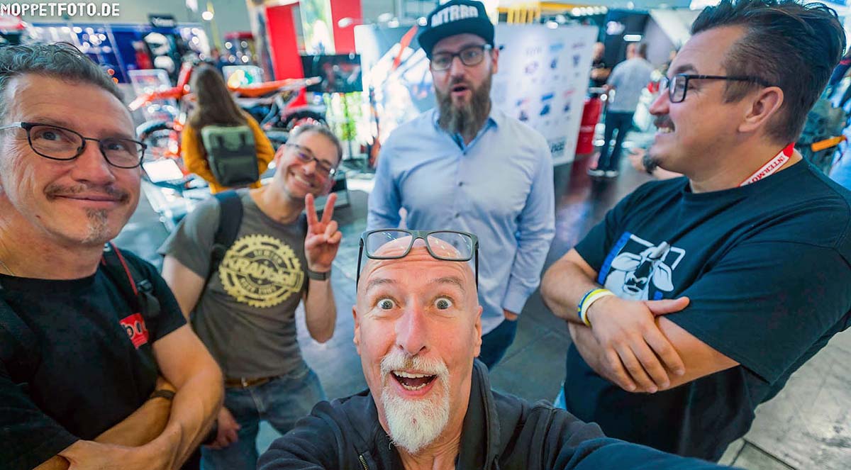 Das Wichtigste auf Messen: nette Leute und Kollegen treffen (Foto by Uli / moppetfoto.de)